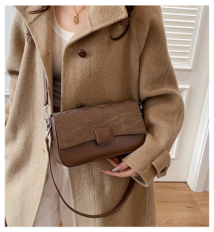 Classic Shoulder Bag – Practical, Stylish & Everyday Essential