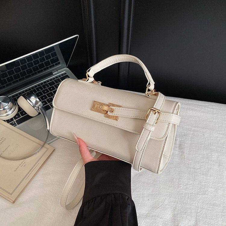 Classic Shoulder Bag – Practical, Stylish & Everyday Essential