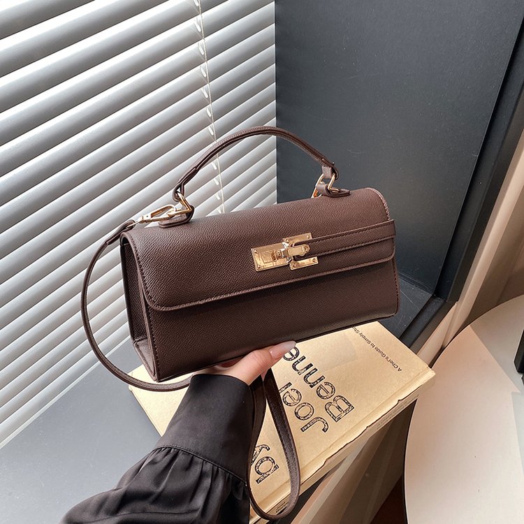 Classic Shoulder Bag – Practical, Stylish & Everyday Essential