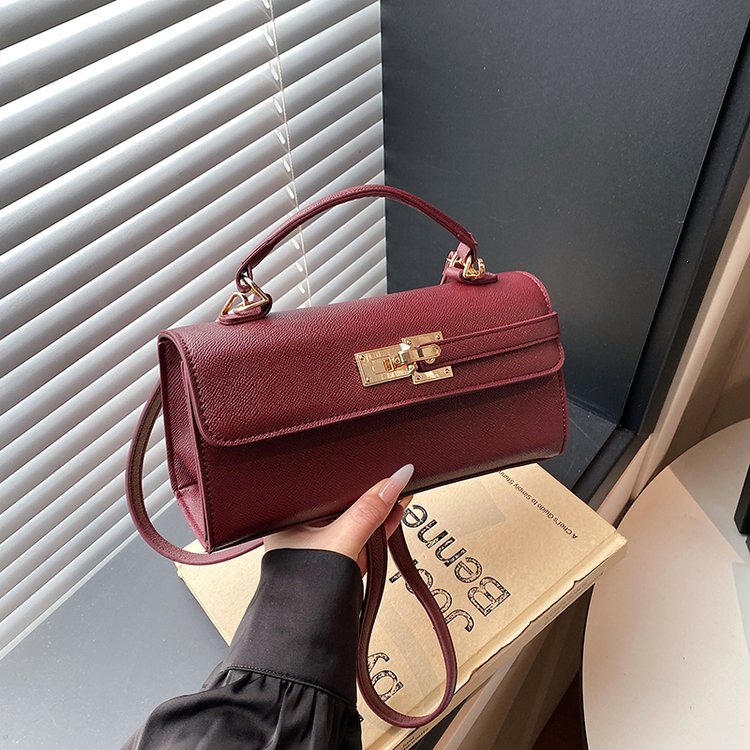 Classic Shoulder Bag – Practical, Stylish & Everyday Essential